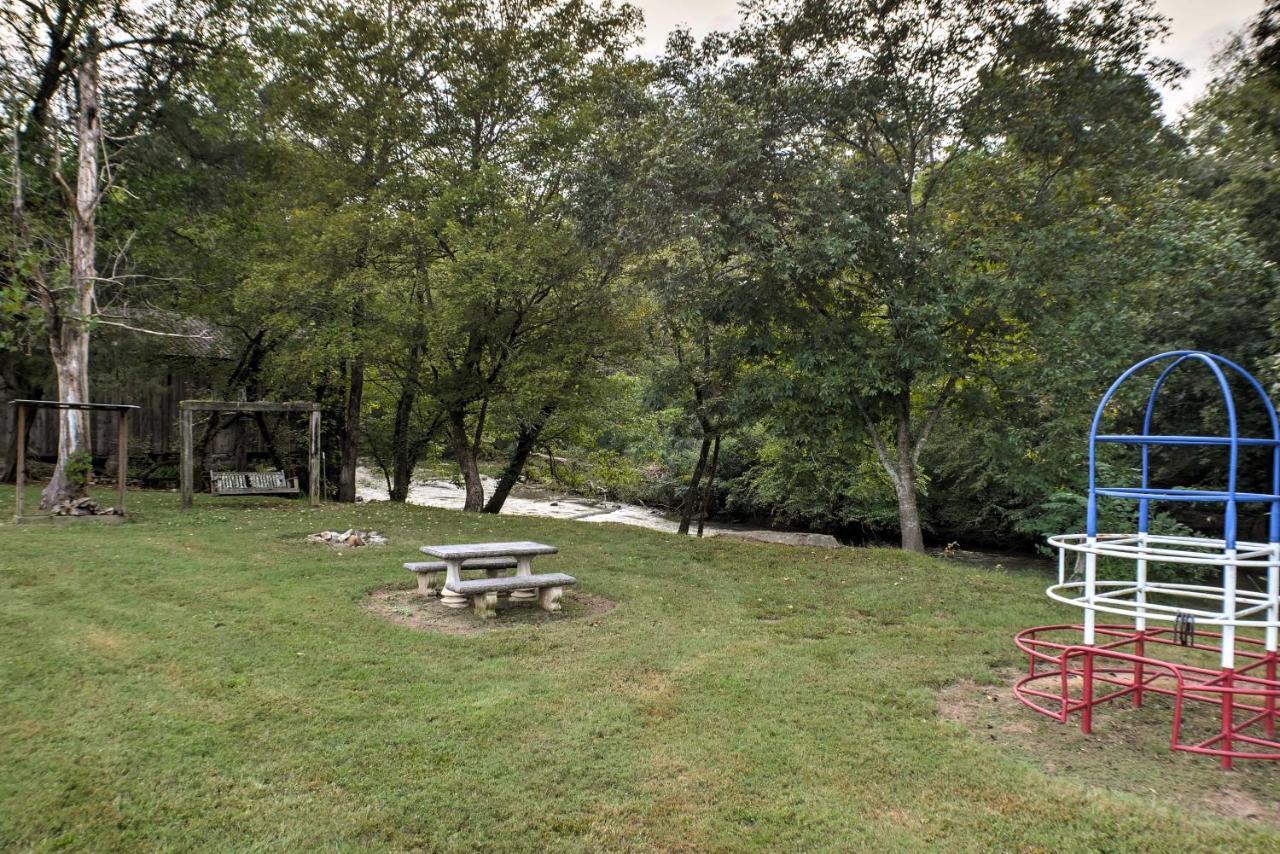Ooltewah Cabin With Grill, Pool Table And Porch! Exterior photo